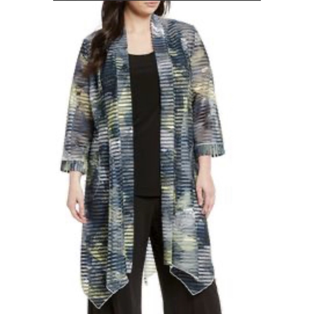 IC by Connie K cardigan features a distinctive pucker mesh Size Large Modern